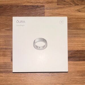 Oura Ring 4 in Elegant Silver